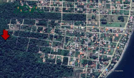 Terreno de Esquina com Vegetação, rua aberta, face leste, em Itapoá - Ótima Localização!