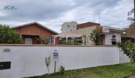 Casa à Venda em Itapoá - 3 Quartos, 100m da Praia, Oportunidade Imperdível!