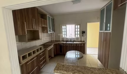 Casa de 3 dormitórios com 2 suítes toda planejada e com 2 vagas cobertas!!