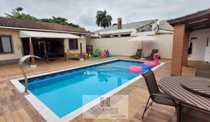 Casa alto padrão, 3 dormitórios climatizados sendo 1 suíte, lazer completo, à 200 metros do mar em região nobre na praia da ENSEADA-Guarujá/SP.