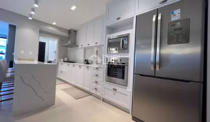 Apartamento com 3 suÍtes, Meia Praia, Itapema - SC