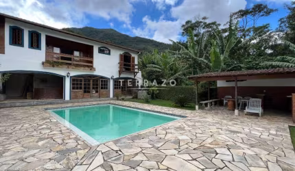 Casa à venda, 4 quartos, 1 suíte, 4 vagas, Alto - Teresópolis/RJ