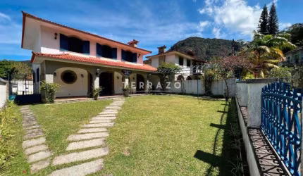 Casa à venda, 4 quartos, 2 suítes, 4 vagas, Comary - Teresópolis/RJ