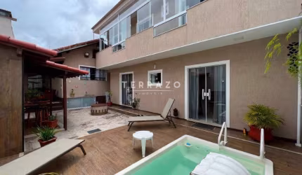 Casa à venda, 3 quartos, 1 vaga, Vale do Paraíso - Teresópolis/RJ