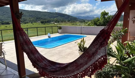 Casa única a venda na Praça de Paulo Lopes