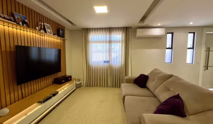 Casa em condomínio fechado com 3 quartos à venda na Rua Simão Brante, 543, Uberaba, Curitiba por R$ 890.000