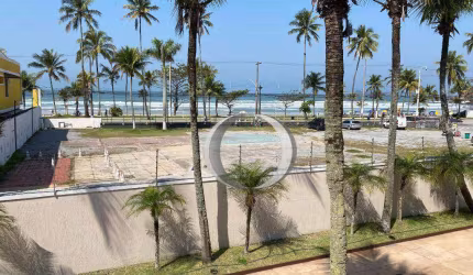Casa em condomínio fechado a pouco passos da praia da enseada