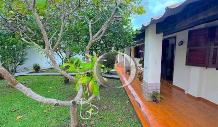 Casa Jardim Virginia, amplo jardim, piscina e churrasqueira