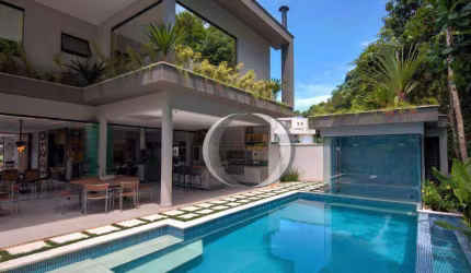 Riviera, casa de altissimo padrão, finamente decorada com 6 suites.