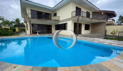 Maravilhosa casa frente mar, com 5 suítes, piscina e churrasqueira na Enseada