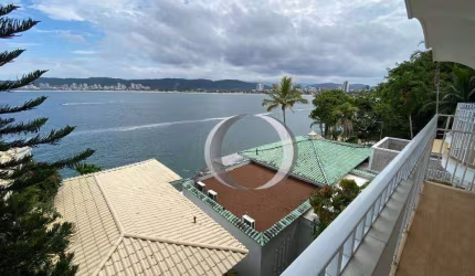 Apartamento com 3 quartos sendo 2 suítes com uma vista maravilhosa da paraia da Enseada