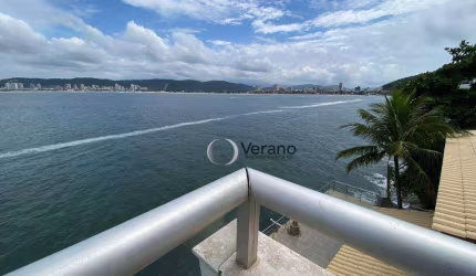 Apartamento refomado com 4 quartos, sendo 2 suítes, piscina privativa e vista total para o mar, localizado na praia da Enseada