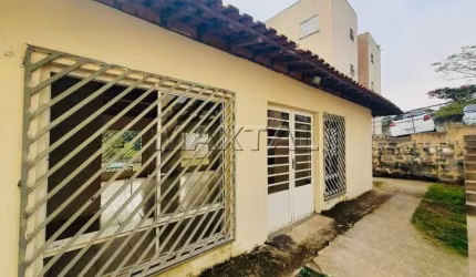Apartamento em Poá com 50 metros. Com 2 quartos, sala, cozinha e vaga de garagem.