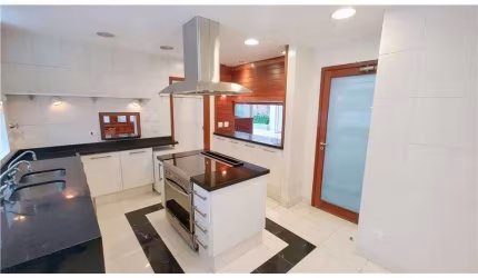 Casa em condomínio fechado com 3 quartos para alugar na Rua Lourenço de Almeida, 220, Vila Nova Conceição, São Paulo por R$ 30.000
