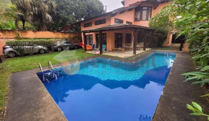 Otima casa com 5 dormitorios a 100m da praia do Santiago  em São Seastião SP