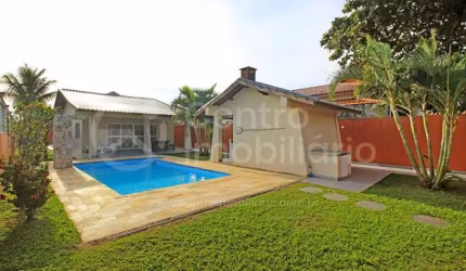 CASA à venda com piscina e 5 quartos em Peruíbe, no bairro Jardim Ribamar