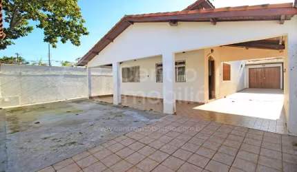 CASA à venda com 2 quartos em Peruíbe, no bairro Balneario Florida