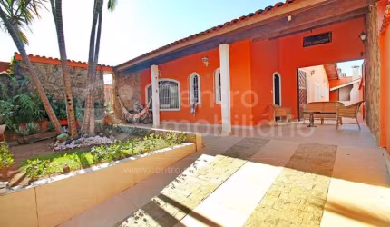 CASA à venda com piscina e 3 quartos em Peruíbe, no bairro Jardim Três Marias