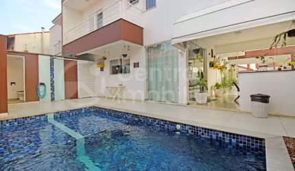 CASA à venda com piscina e 4 quartos em Peruíbe, no bairro Jardim Imperador