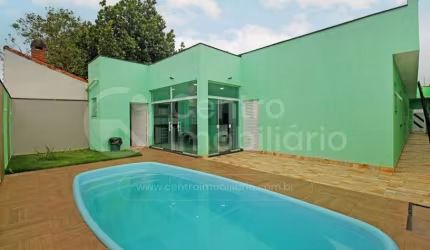 CASA à venda com piscina e 3 quartos em Peruíbe, no bairro Stella Maris