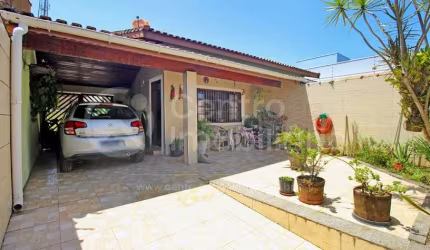 CASA à venda com 3 quartos em Peruíbe, no bairro Balneario Arpoador