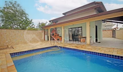 CASA à venda com piscina e 5 quartos em Peruíbe, no bairro Balneario Josedy