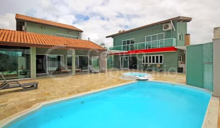 CASA à venda com piscina e 2 quartos em Peruíbe, no bairro Estancia Sao Jose