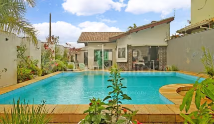 CASA à venda com piscina e 3 quartos em Peruíbe, no bairro Jardim Imperador