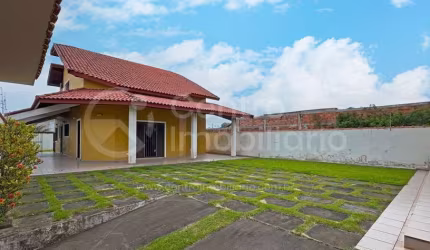 CASA à venda com 3 quartos em Peruíbe, no bairro Maria H Novaes