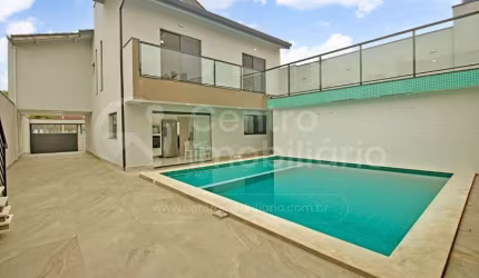 CASA à venda com piscina e 5 quartos em Peruíbe, no bairro Jardim Ribamar