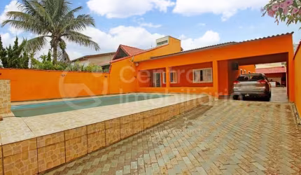 CASA à venda com piscina e 3 quartos em Peruíbe, no bairro Maria H Novaes