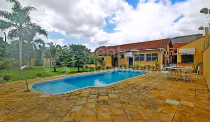 CASA à venda com piscina e 2 quartos em Peruíbe, no bairro Maria H Novaes