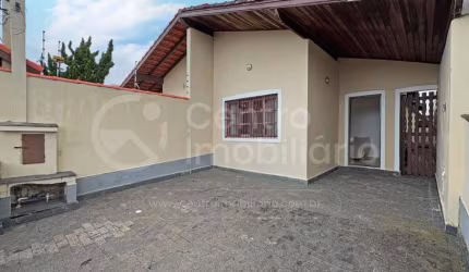 CASA à venda com 2 quartos em Peruíbe, no bairro Balneario Arpoador