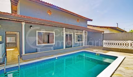 CASA à venda com piscina e 3 quartos em Peruíbe, no bairro Balneario Florida