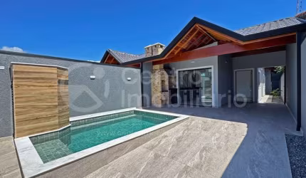 CASA à venda com piscina e 3 quartos em Peruíbe, no bairro Parque D Aville