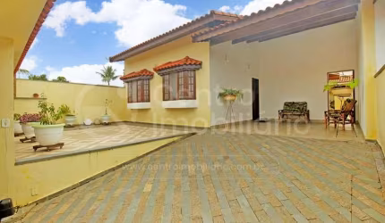 CASA à venda com 3 quartos em Peruíbe, no bairro Jardim Três Marias