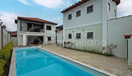 CASA à venda com piscina e 4 quartos em Peruíbe, no bairro Jardim Três Marias