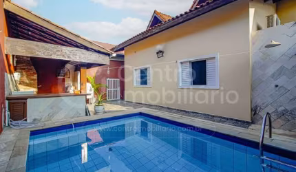 CASA à venda com piscina e 4 quartos em Peruíbe, no bairro Parque Balneario Oasis
