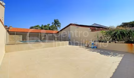 CASA à venda com piscina e 3 quartos em Peruíbe, no bairro Balneário Casa Blanca