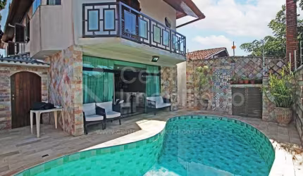 CASA à venda com piscina e 4 quartos em Peruíbe, no bairro Centro