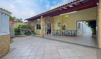 CASA à venda com piscina e 3 quartos em Peruíbe, no bairro Cidade Nova Peruíbe