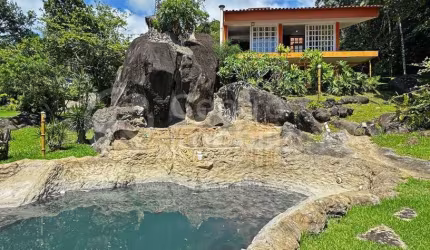 CASA à venda com piscina e 4 quartos em Peruíbe, no bairro Guarau