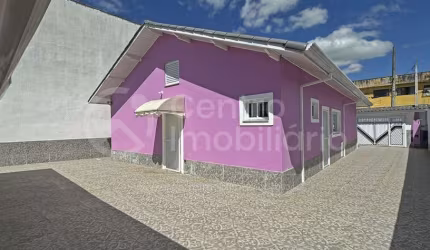 CASA à venda com 3 quartos em Peruíbe, no bairro Jardim Ribamar