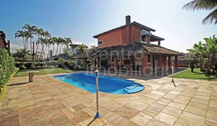 CASA à venda com piscina e 4 quartos em Peruíbe, no bairro Bougainvillee III