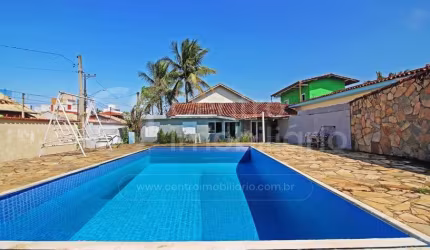 CASA à venda com piscina e 2 quartos em Peruíbe, no bairro Belmira Novaes