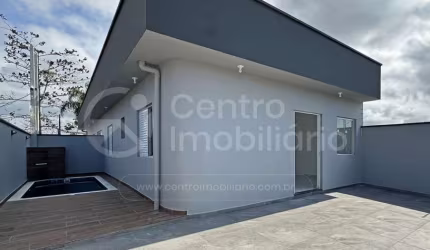 CASA à venda com piscina e 2 quartos em Peruíbe, no bairro Estancia Sao Jose