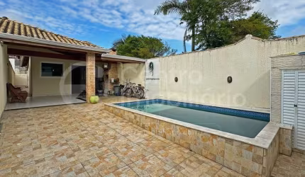CASA à venda com piscina e 3 quartos em Peruíbe, no bairro Parque D Aville