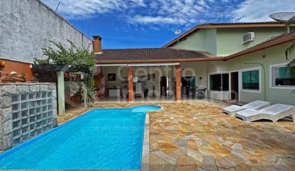 CASA à venda com piscina e 3 quartos em Peruíbe, no bairro Cidade Nova Peruíbe