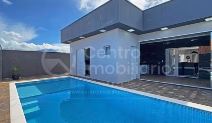 CASA à venda com piscina e 3 quartos em Peruíbe, no bairro Flora Rica