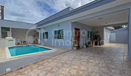 CASA à venda com piscina e 3 quartos em Peruíbe, no bairro Parque Turistico